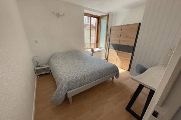 Photo Appartement avec un chambre séparée + terrasse + parking à Bourbonne-les-Bains