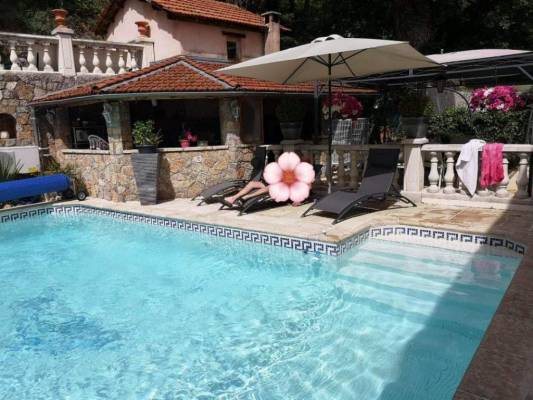 Photo 2 pièces à l'étage d'une maison avec piscine et belle terrasse pour les curistes de Digne les ...